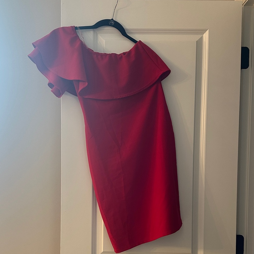 BLVD Elegant Red One Shoulder Dress